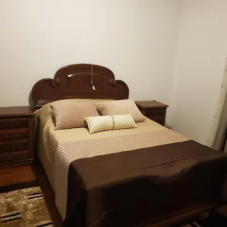 Casa Isolada Con Jardin En